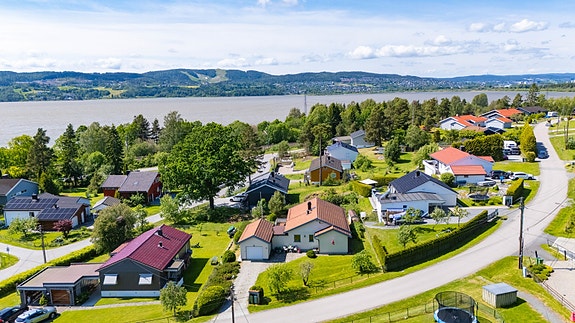 Velkommen til Balnesveien 30 - en trivelig enebolig i attraktive og rolige omgivelser i Fetsund.