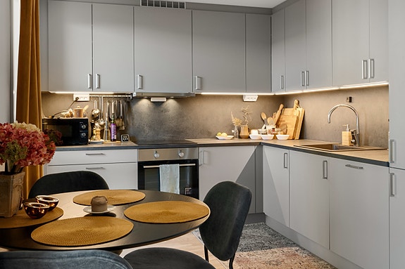 Velkommen til denne moderne leiligheten beliggende i 5.etasje i Østregate 31!