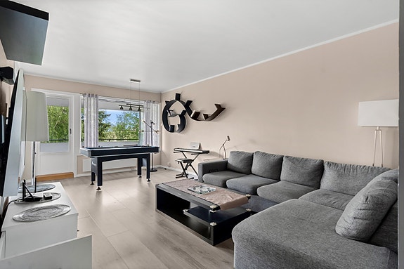 Velkommen til Blomstervegen 37B, presentert av lokalmegler Malin Goa i Nordvik Lillestrøm.