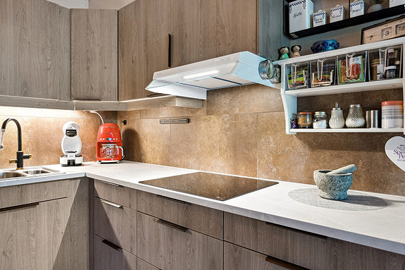 Laminat kjøkkenbenk med "kitchen wall" veggplater.