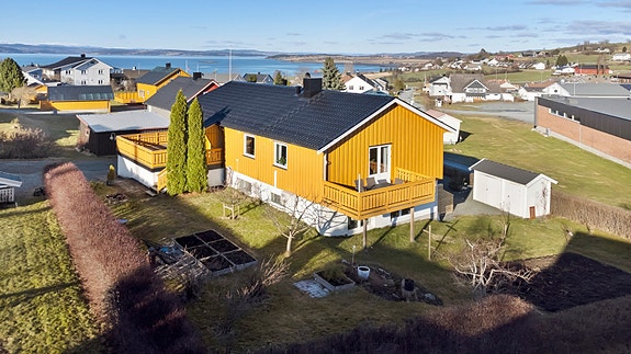 Umiddelbar nærhet til dagligvarebutikk.