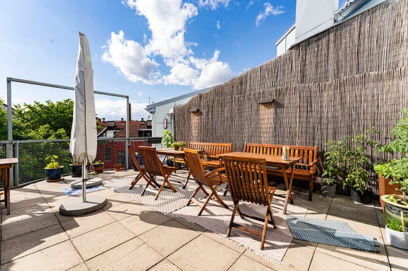 Leiligheten tilbyr en rekke fellesfasiliteter som denne fantastiske takterrassen!