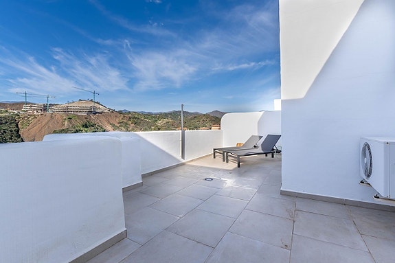 Duplex penthouse over to plan med 4 soverom, takterrasse og panoramautsikt - New Golden Mile