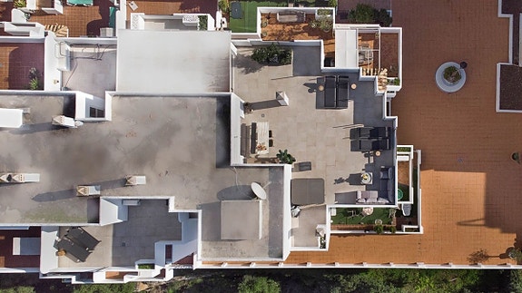 Duplex penthouse over to plan med 4 soverom, takterrasse og panoramautsikt - New Golden Mile