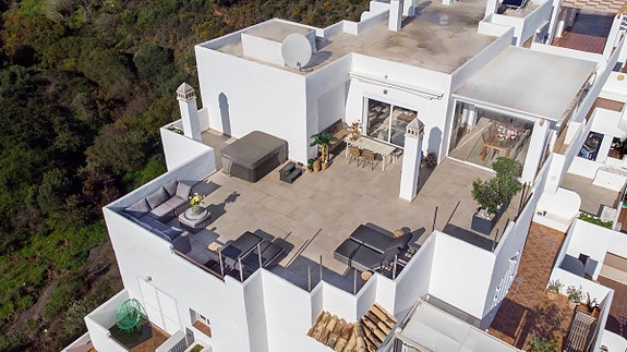 Duplex penthouse over to plan med 4 soverom, takterrasse og panoramautsikt - New Golden Mile