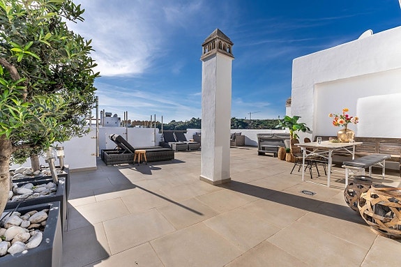 Duplex penthouse over to plan med 4 soverom, takterrasse og panoramautsikt - New Golden Mile