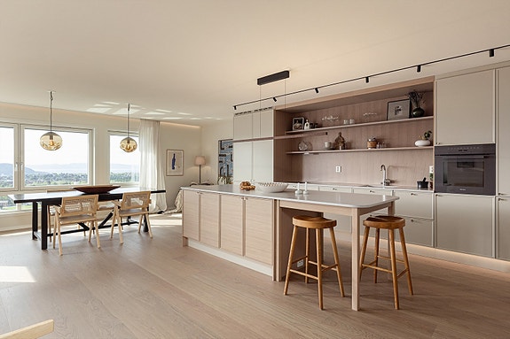 Velkommen inn til Bergheimsvegen 30. En eksklusiv leilighet med dyre materialvalg og høy standard fordelt på hele 122m².