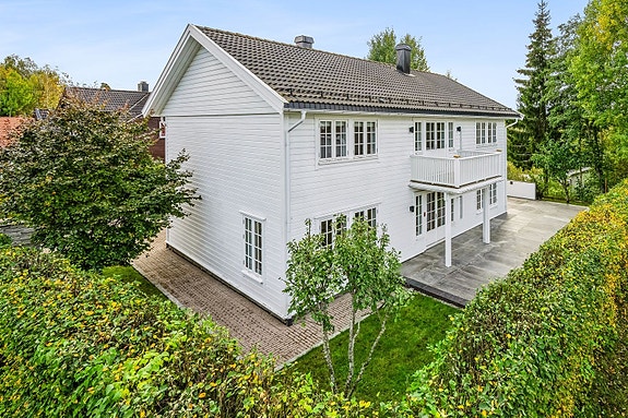 Aktiv Eiendomsmegling ved Solveig Granlund har gleden av å presentere Elgtråkket 105 på barnevennlige Lindeberg på Frogner i Akershus fylke.