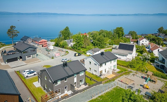 Velkommen til Johan Ellingsens veg 9B. Moderne halvpart fra 2020 med flott beliggenhet på Saksvik.