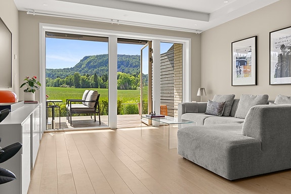 Velkommen til Elvetangen 16, presentert av Marius Anderssen v/ EIE eiendomsmegling avdeling Bærum!