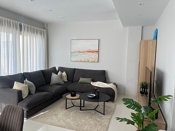 Eksklusiv villa med 4 soverom, eget basseng og takterrasse i populære La Zenia