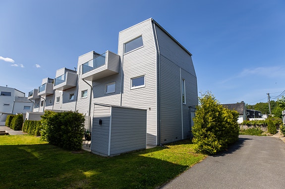 Moderne rekkehus over 3 plan med takterrasse