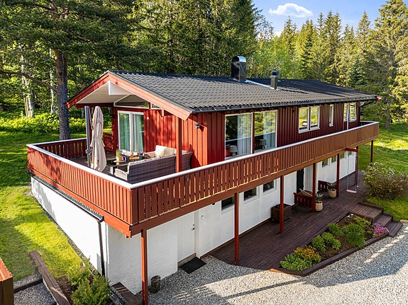 EiendomsMegler 1 v/Marius Aune Olsen ønsker velkommen til Aunåsen 13.