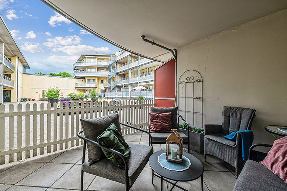 Trivelig terrasse med enkel adgang til fellesarealene.