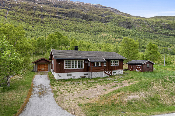 Garanti Indre Sogn v/ Malin Låksrud Øyre har gleda av å presentere Bringevegen 83 -