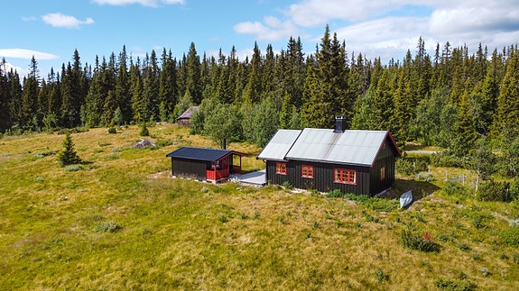 Velkommen til Øvrestølvegen 260 i Tilseidalen - Eiendommen ligger usjenert og fint til med flott utsikt