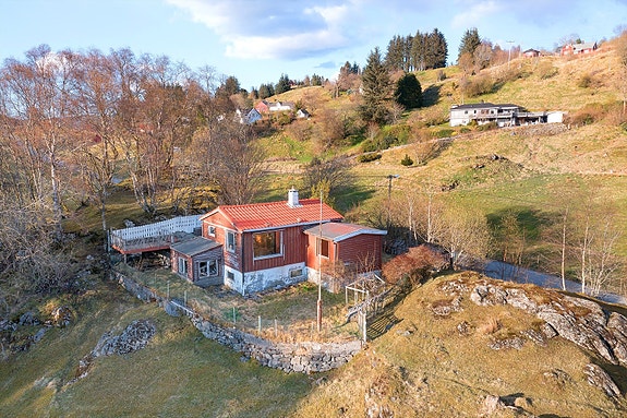 Velkommen til Vetåsvegen 105, presentert av Torgeir Glomnes for Eiendomsmegler Norge!