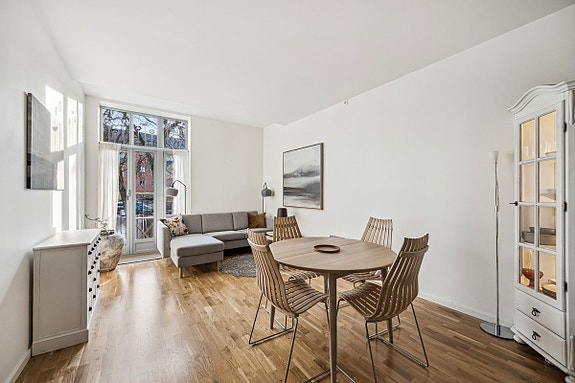 Leiligheten har en arealeffektiv og gjennomgående planløsning.