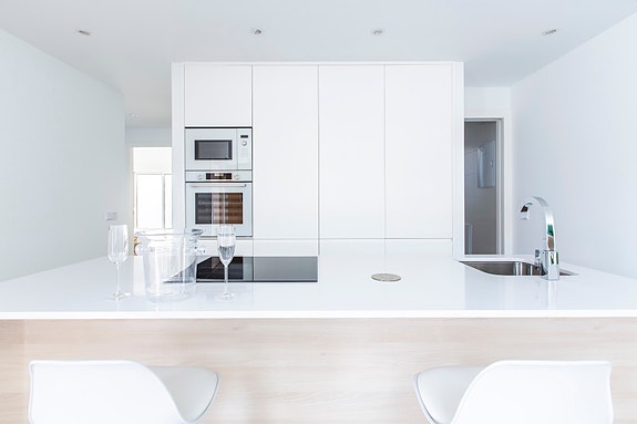 Ny moderne bungalow med privat basseng   kun 650 m fra stranden