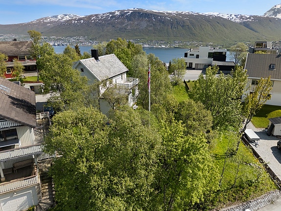 Velkommen til Conrad Holmboes veg 40A - Presentert av Ivar J. Nerdal.