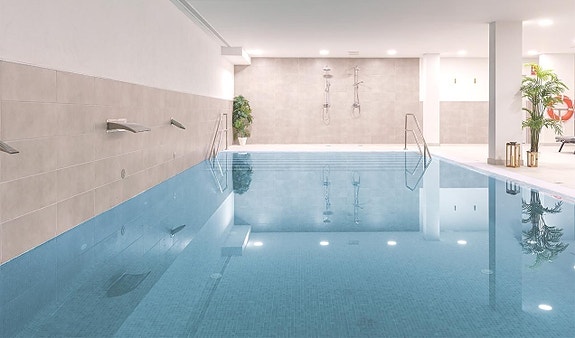 5 roms penthouse-leilighet | Havutsikt | Flotte fellesområder