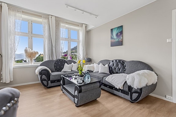 Bankvegen 2C presenteres av DnB ved Ragnar Lillejord! En moderne og praktisk 2-roms eierleilighet.
