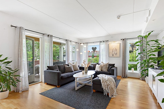 Velkommen til Blinkgata 4 - En velholdt og sørvest-vendt 3-roms hjørneleilighet fra 2016.