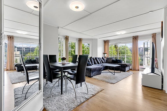 Velkommen til Rektor Qvigstads gate 31, en romslig og fin hjørneleilighet.