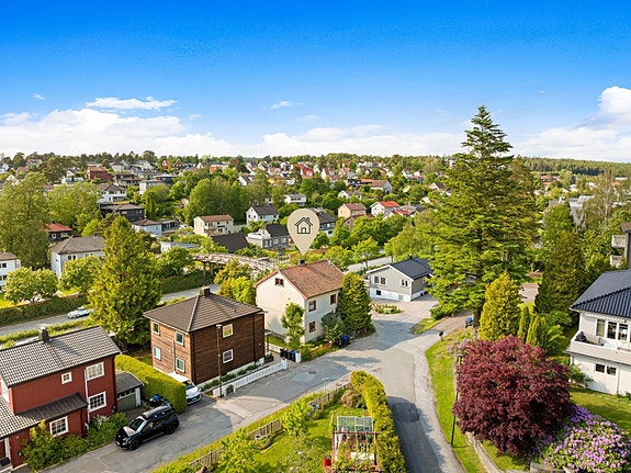 Skovbøleveien 18 presenteres av Amir Pedersen-Paydar i Krogsveen.