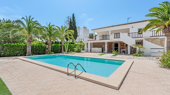 SOLGT! Frittliggende villa med utleiedel og basseng   kun 200 meter fra La Zenia-stranden