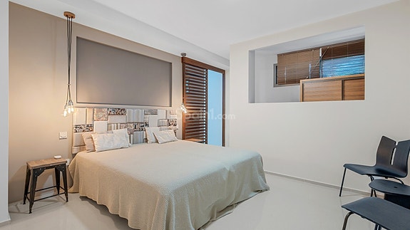 SOLGT! Luksuriøs villa med attraktiv beliggenhet | 5 soverom og 4 bad | Stor uteplass med eget svømmebasseng