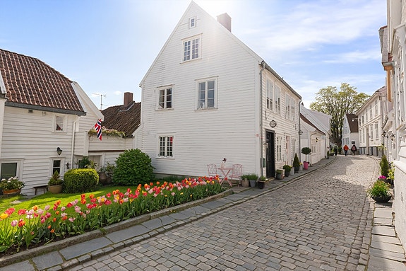 EiendomsMegler1 v/Sjur Svihus presenterer en herlig og helt spesiell leilighet midt i hjertet av Gamle Stavanger