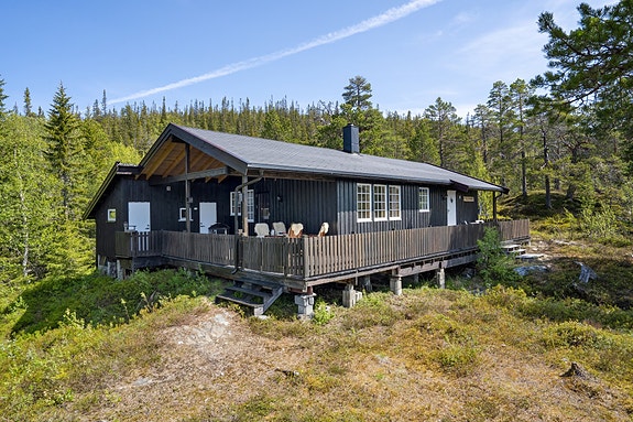 EiendomsMegler 1 ved Oliver Almli Reinås presenterer: Sørbekkvegen 94!