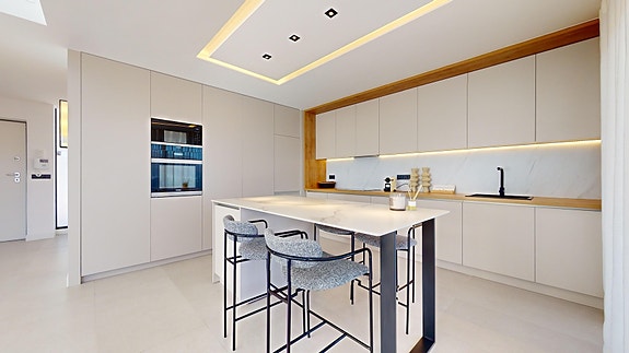 Nydelig villa med 3 soverom og 3 bad | Stort uteområde med basseng | Utsikt!!