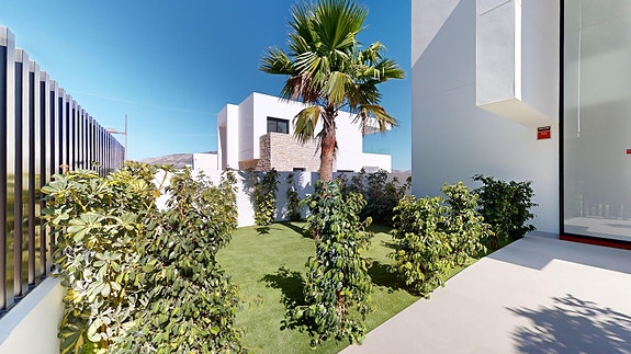 Nydelig villa med 3 soverom og 3 bad | Stort uteområde med basseng | Utsikt!!