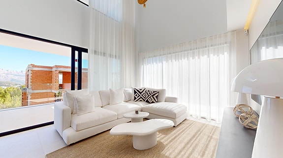 Nydelig villa med 3 soverom og 3 bad | Stort uteområde med basseng | Utsikt!!