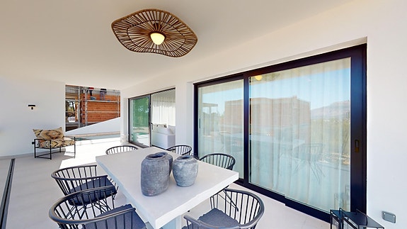 Nydelig villa med 3 soverom og 3 bad | Stort uteområde med basseng | Utsikt!!