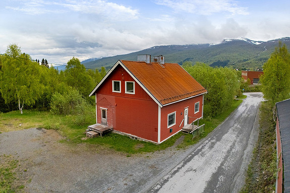 Godt med parkeringsplasser på eiendommen