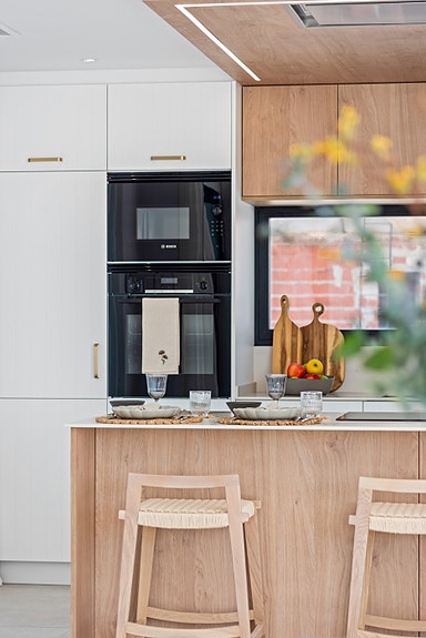 Eksklusiv villa med  4 soverom og 4 bad | Stort uteområde med basseng  | Underetasje med parkering