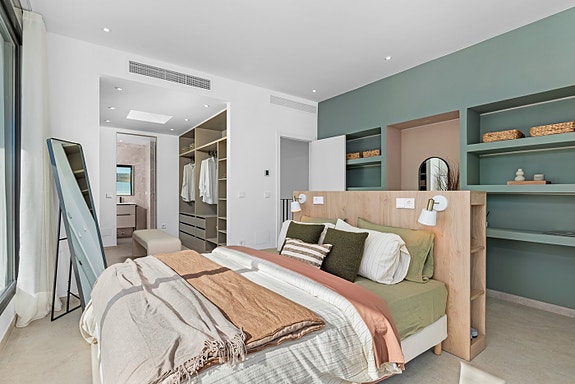 Eksklusiv villa med  4 soverom og 4 bad | Stort uteområde med basseng  | Underetasje med parkering