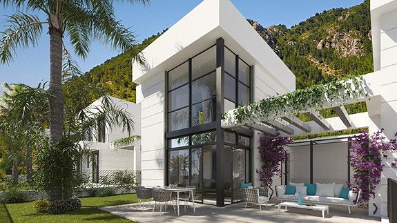 Utsikt | Nydelig bolig med 3 soverom og 2 bad | Stort uteområde med basseng | Parkering