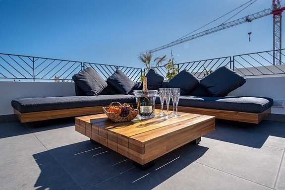 Utsikt | Nydelig bolig med 3 soverom og 2 bad | Stort uteområde med basseng | Parkering