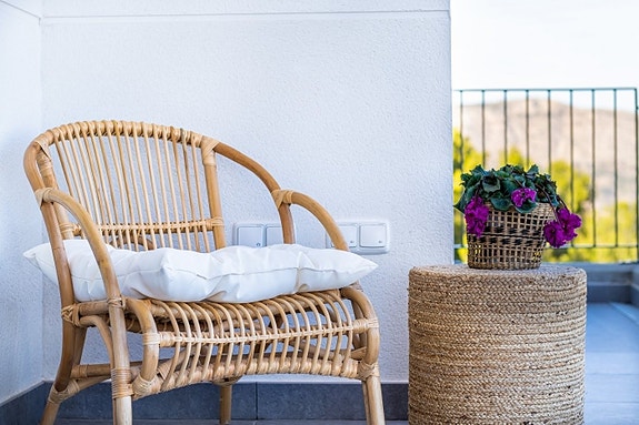 Utsikt | Nydelig bolig med 3 soverom og 2 bad | Stort uteområde med basseng | Parkering