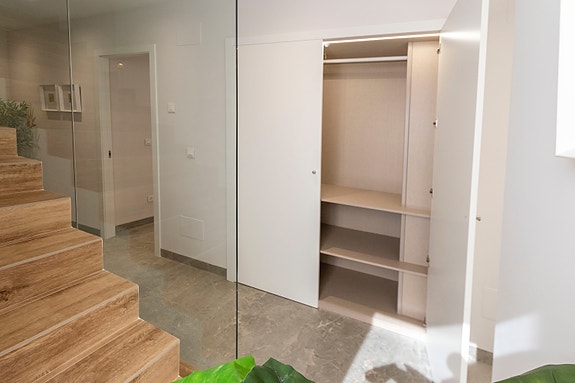 Eksklusiv villa over to etasjer med privat basseng | 3 soverom og 3 bad | Solrik takterrasse   i nærheten av golfbanen