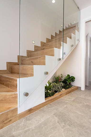 Eksklusiv villa over to etasjer med privat basseng | 3 soverom og 3 bad | Solrik takterrasse   i nærheten av golfbanen