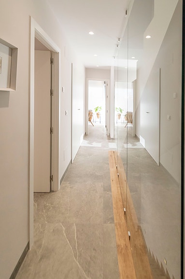 Eksklusiv villa over to etasjer med privat basseng | 3 soverom og 3 bad | Solrik takterrasse   i nærheten av golfbanen