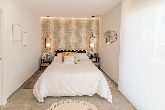 Eksklusiv villa over to etasjer med privat basseng | 3 soverom og 3 bad | Solrik takterrasse   i nærheten av golfbanen