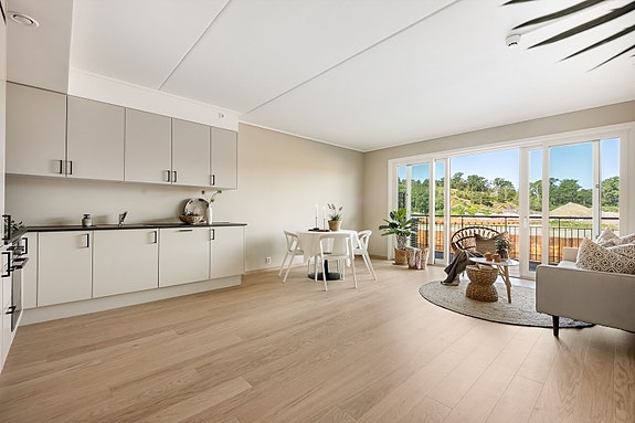 Velkommen til Sjøparken og Agnespassasjen 68 - attraktiv, ny 3-roms leilighet med god standard. Unik nærhet til og utsikt til kanalen.Garasje og heis.