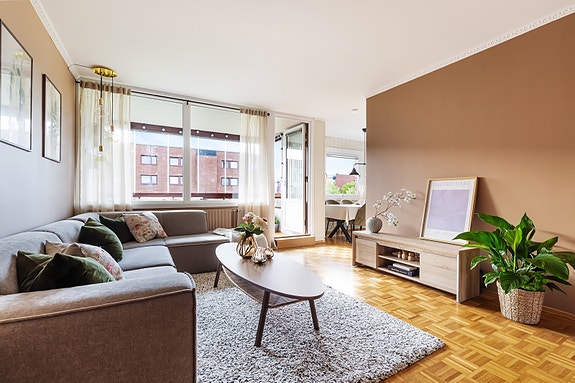 Velkommen til Haugerudveien 48, presentert av Schala & Partners ved Kjerstin Falkum, tlf. 922 04 707.