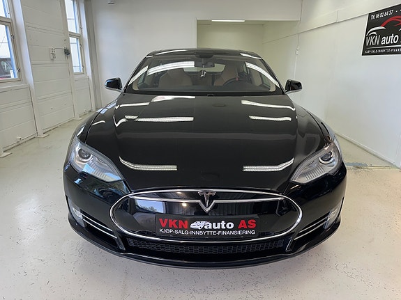 Tesla Model S 4 of 5